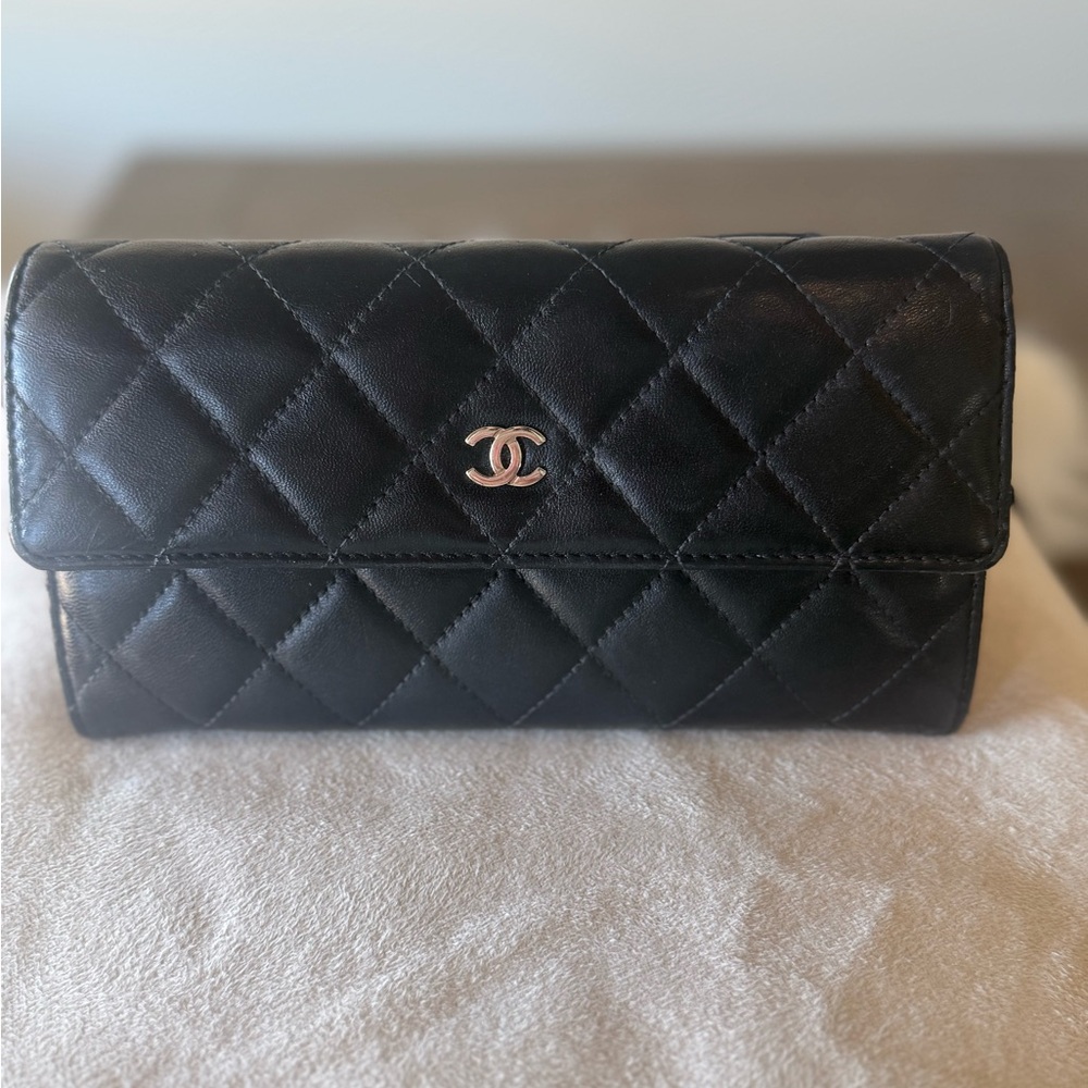 ✨🖤 Chanel Quilted Wallet – Black Lambskin with Silver Hardware🖤✨